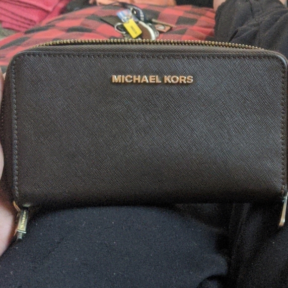 Michael Kors Wristlet - Picture 1 of 3